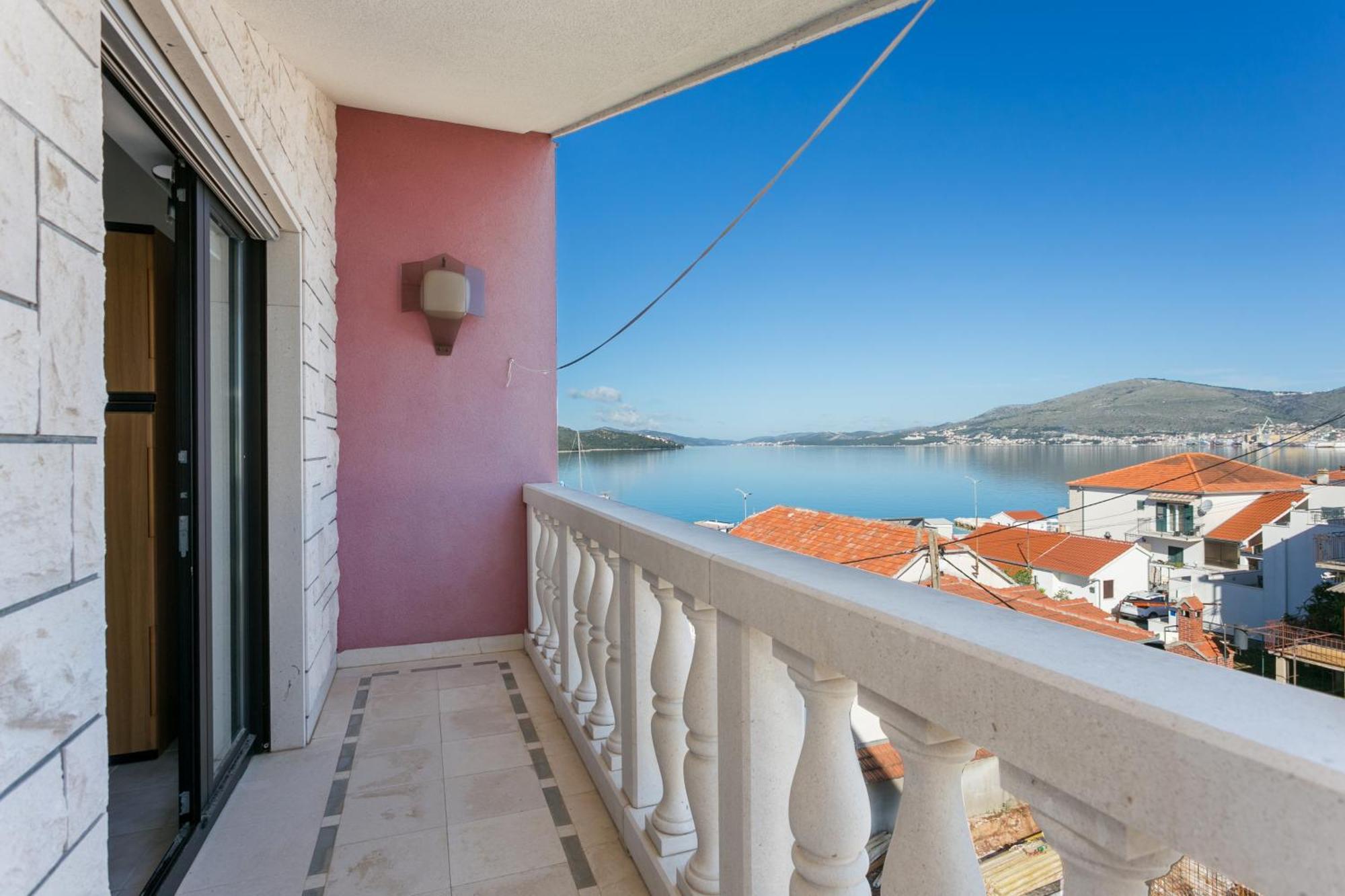 Seaside Apartments With A Swimming Pool Okrug Gornji, Ciovo - 11374 Trogir Exterior photo