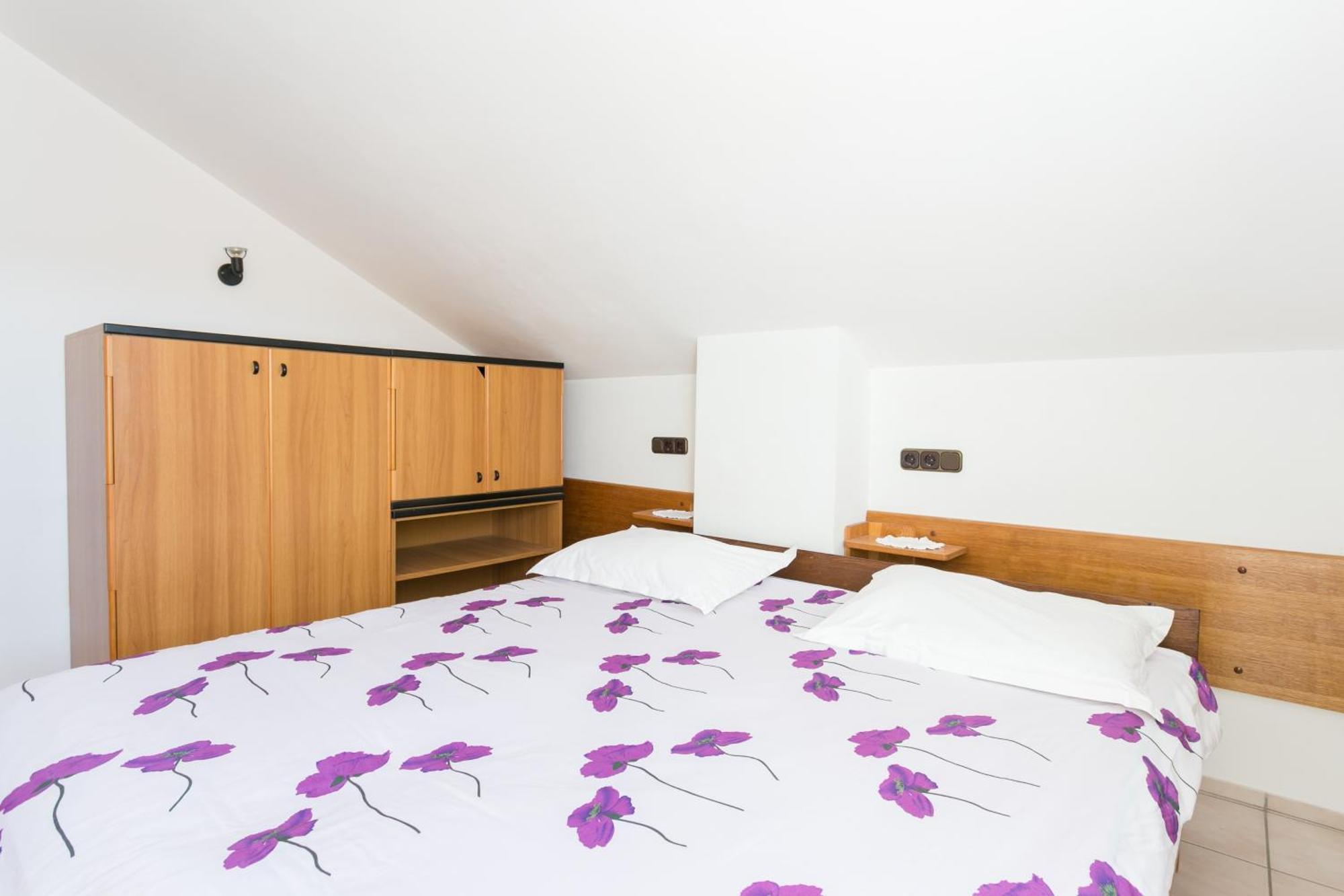 Seaside Apartments With A Swimming Pool Okrug Gornji, Ciovo - 11374 Trogir Room photo