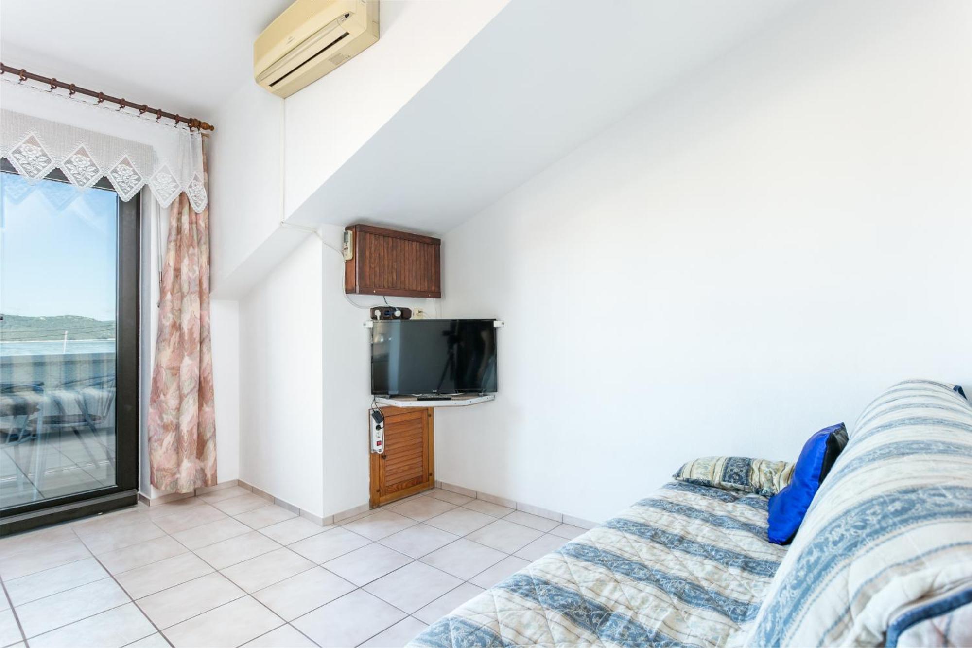Seaside Apartments With A Swimming Pool Okrug Gornji, Ciovo - 11374 Trogir Exterior photo