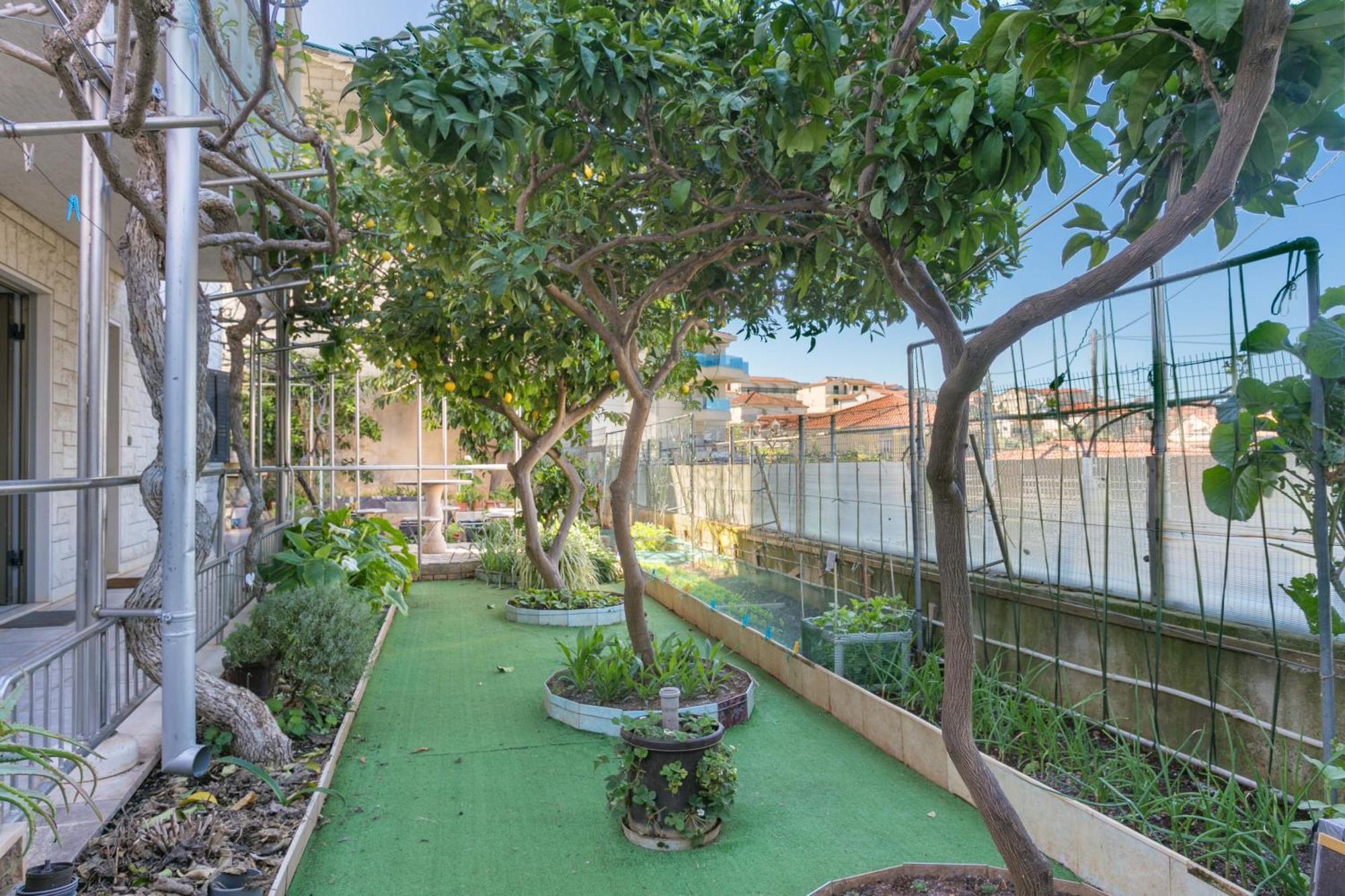 Seaside Apartments With A Swimming Pool Okrug Gornji, Ciovo - 11374 Trogir Exterior photo